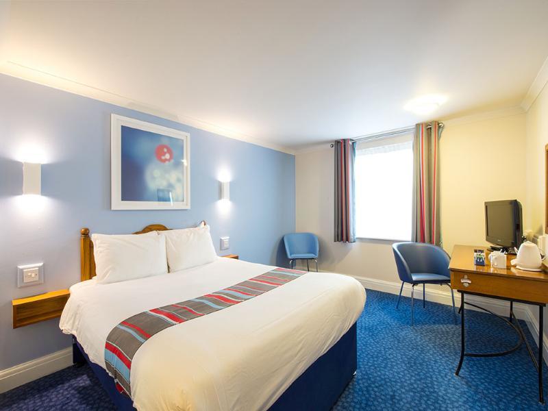 Travelodge Cardiff Airport Barry Esterno foto