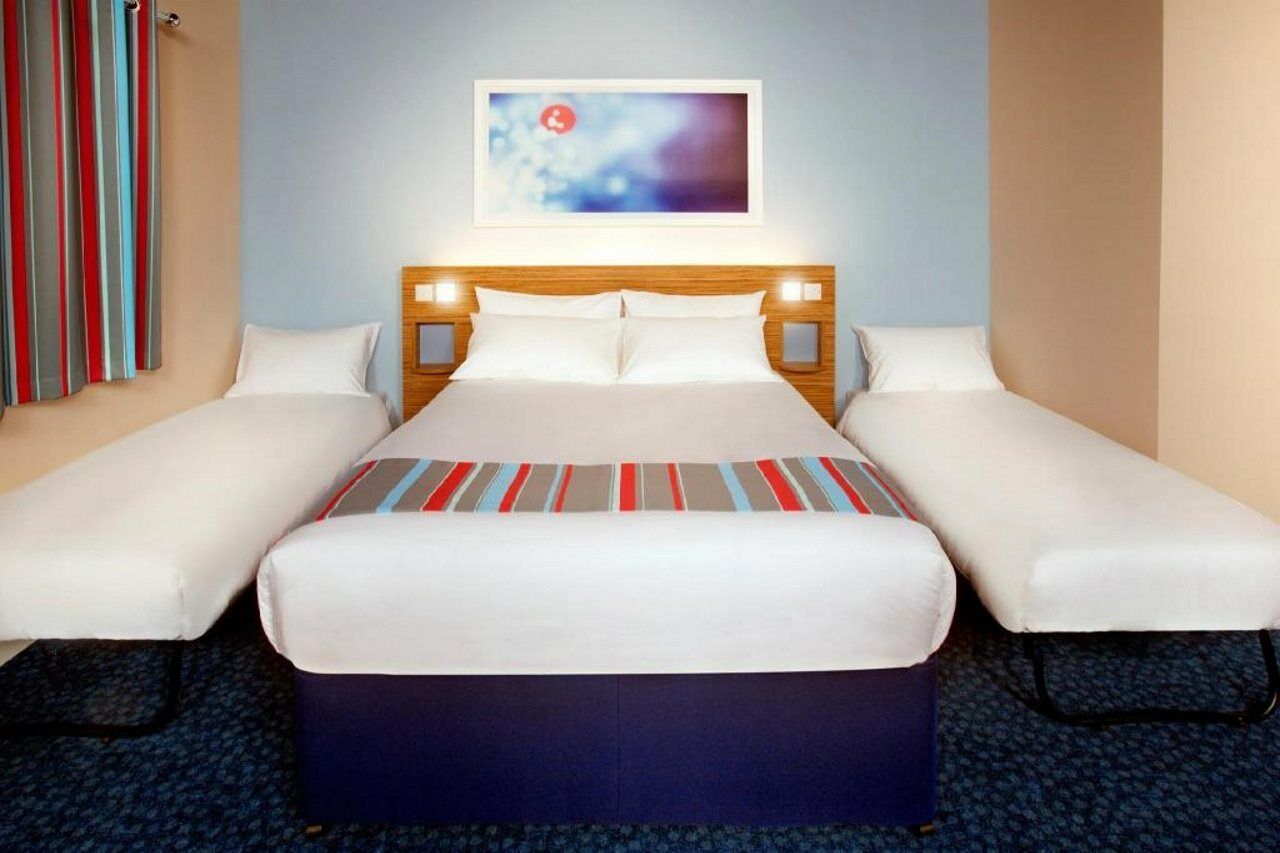 Travelodge Cardiff Airport Esterno foto